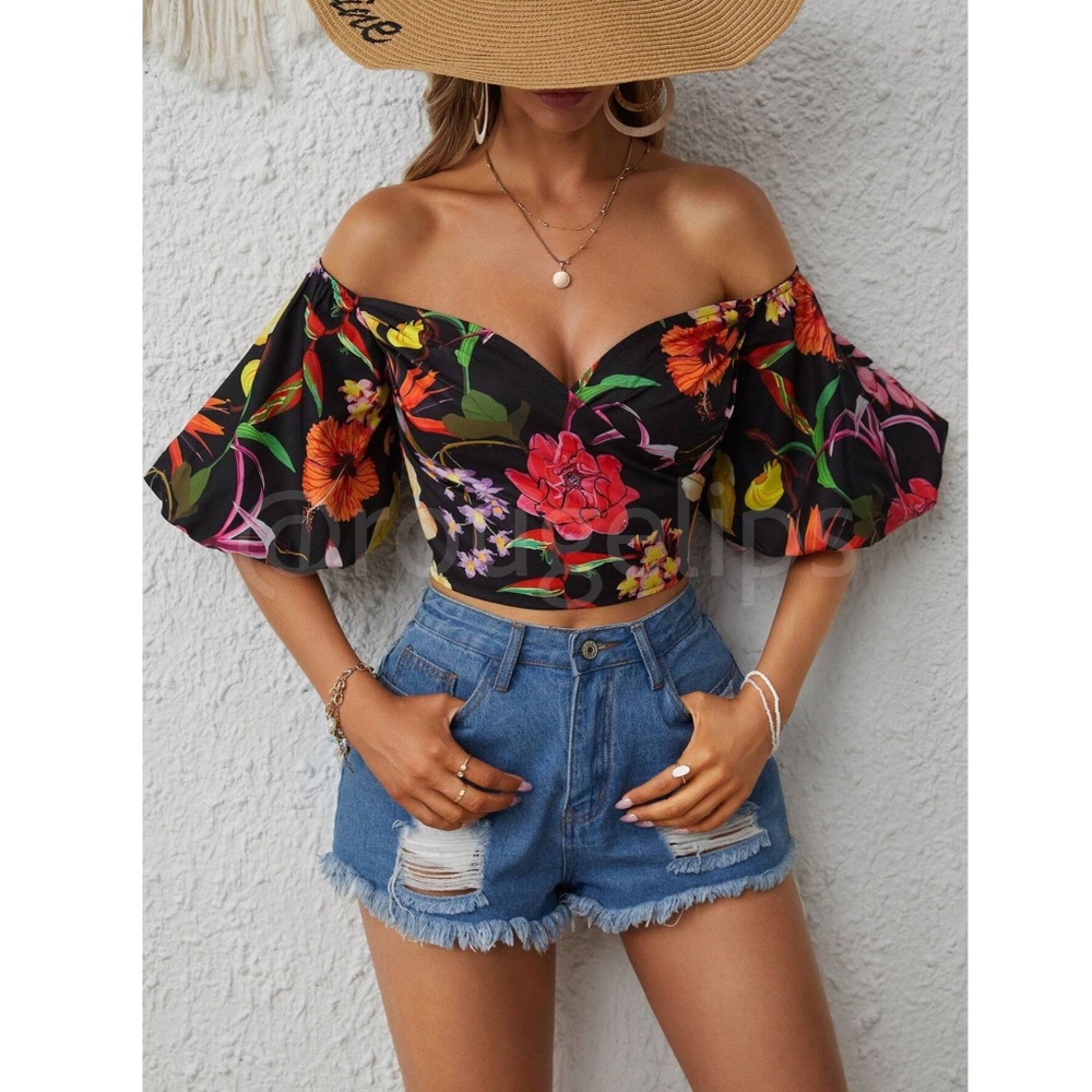 Off the Shoulder Floral Puff Sleeve Shirred Sweetheart Neck Crop Top in Black - Picture 4 of 11